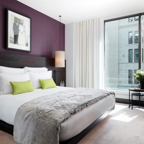 Luxury 5* London Stay for Two with Champagne, Breakfast & £100 spending money!