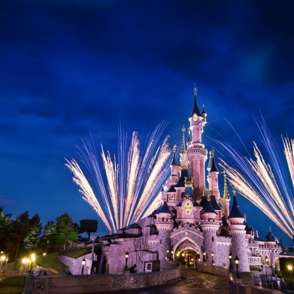 DISNEYLAND HOTEL FOR 4! 5* STAY FOR 3 DAYS + INSTANT WINS